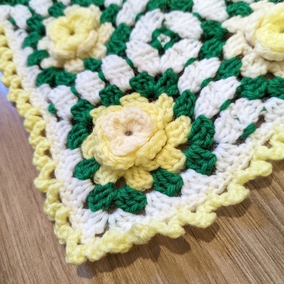 handmade hand knit granny square floral crochet baby blanket - Picture 6 of 6